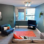 Green Diamond - Brighton Beach - Lanes - 2 Bedrooms - Families - Business - Contractors - Sleeps 5